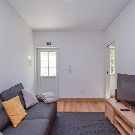 Charmoso Com 1 - 10 Minutos Da Apartamento Parede